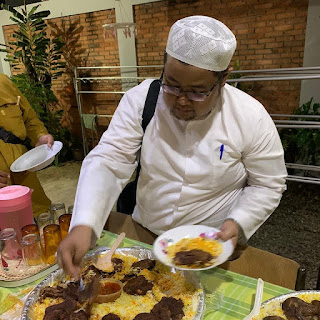 Memberi Jamuan Makan Kepada Tamu Itu Sebuah Kemuliaan Sayyid Muhammad Yusuf Aidid, S.Pd, M.Si (Dosen Agama Islam Universitas Indonesia dan PNJ )